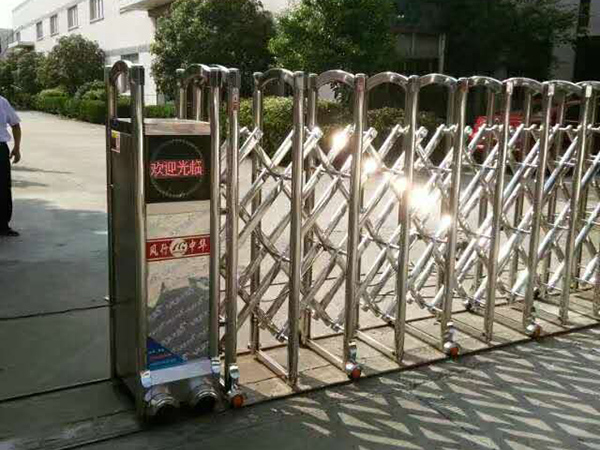 电动伸缩门